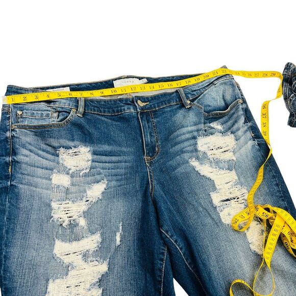 Torrid Boyfriend Bermuda Distressed Jean Shorts Size 24 - Picture 14 of 16